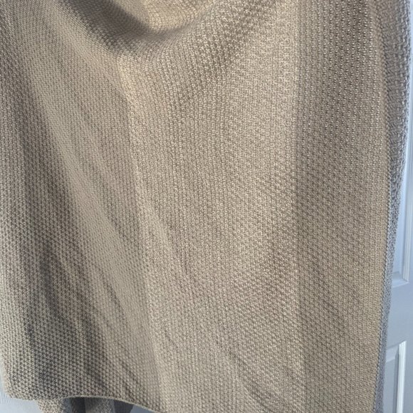 Beautiful Cejon Minimalist Poncho - Picture 8 of 11